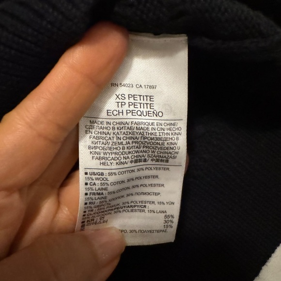 Banana Republic Chic textured in soft Black Knit Sweater - Picture 3 of 5